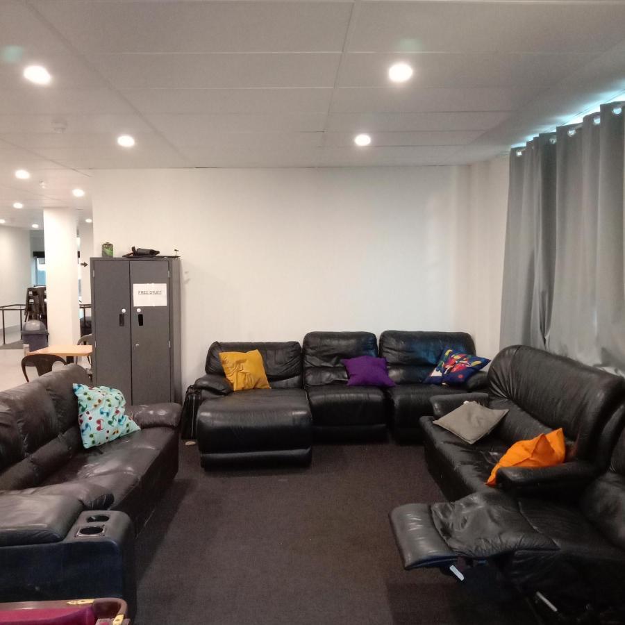 Perth City Backpackers Hostel - Note - Valid Passport Required To Check In — Photos 3